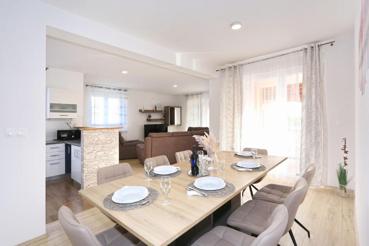 Holidayhouse Alirio With Heated Pool. Vrsi Exteriör bild